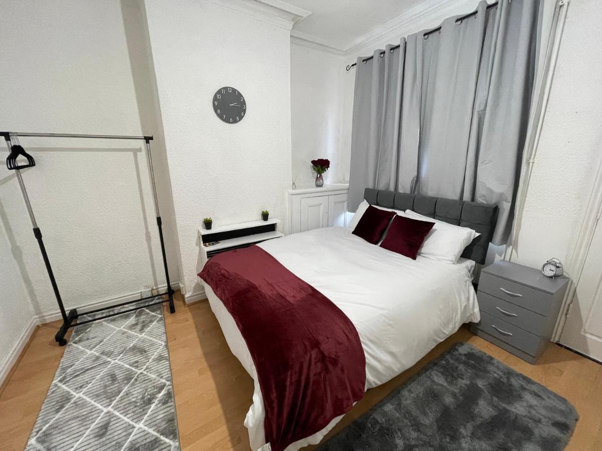 3 Bedrooms Comfortable Home With Jacuzzi Hot Tub Sleeps 10 لايستر المظهر الخارجي الصورة